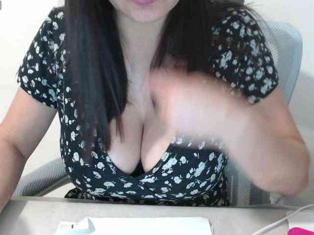 CrazyTitsBest webcam