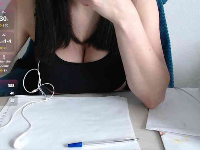 CrazyTitsBest webcam
