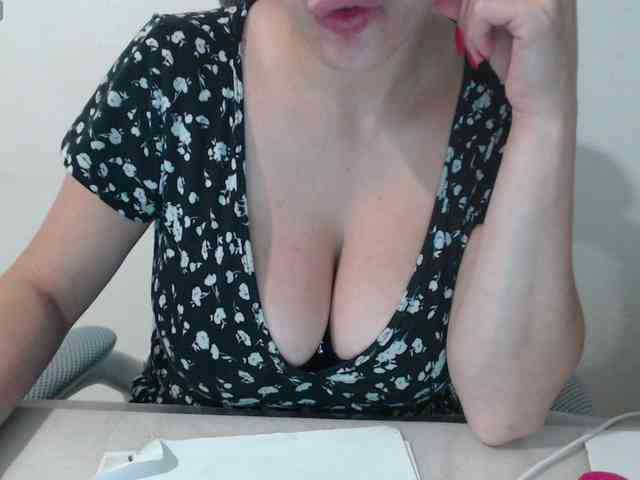 CrazyTitsBest webcam