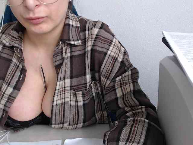 CrazyTitsBest webcam