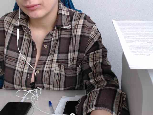 CrazyTitsBest webcam