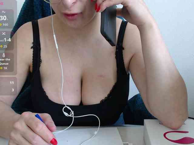 CrazyTitsBest webcam