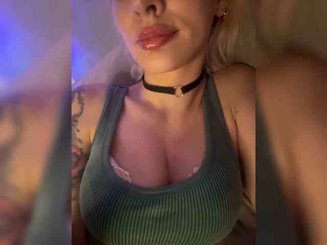 Model ini sedang live sekarang. Milena7774