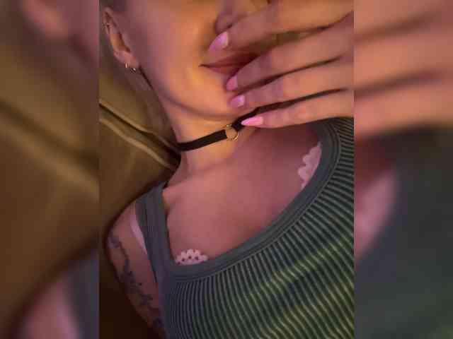 Este modelo está en vivo ahora. Milena7774