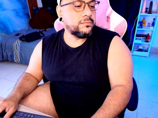 blitzo-bigass live cam preview