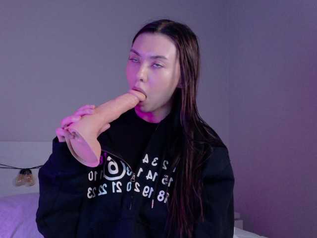 gwenonline's BongaCams show and profile