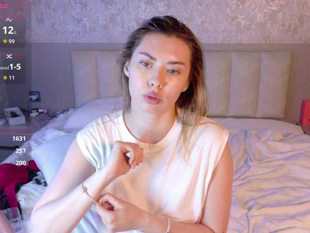 gwenonline live cam on BongaCams