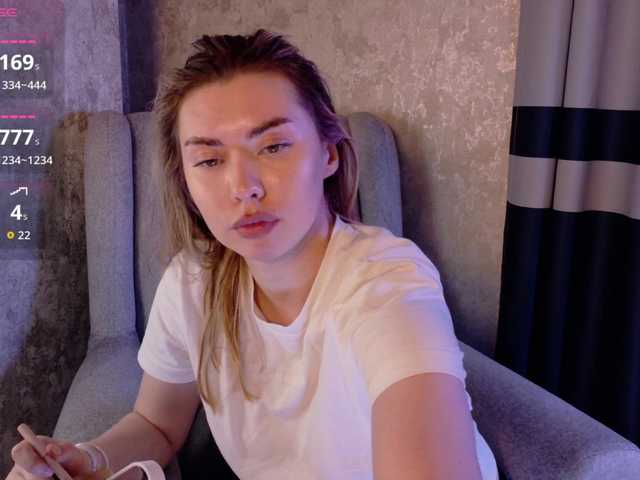 gwenonline live cam on BongaCams