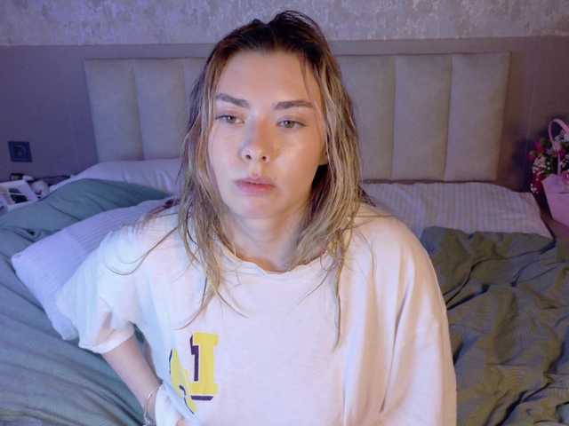 gwenonline live cam on BongaCams