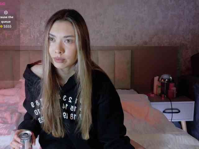 Модель: gwenonline