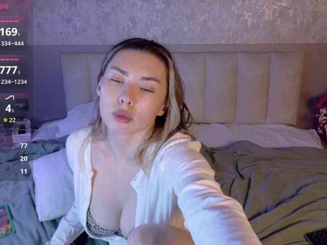 Модель: gwenonline