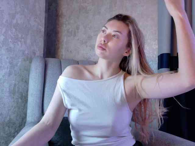 Model: gwenonline