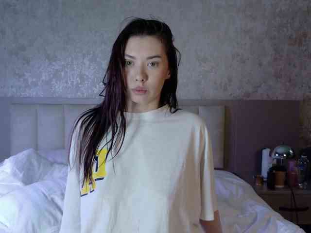 Модель: gwenonline