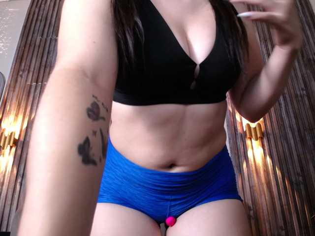 Bootyvero live cam on BongaCams