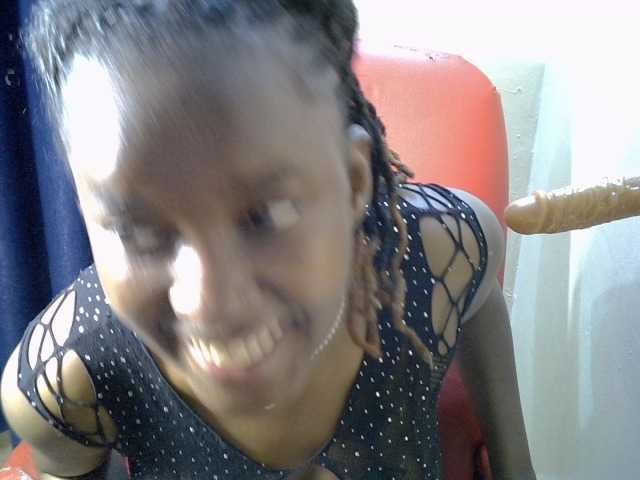 Prettymischy live cam on BongaCams