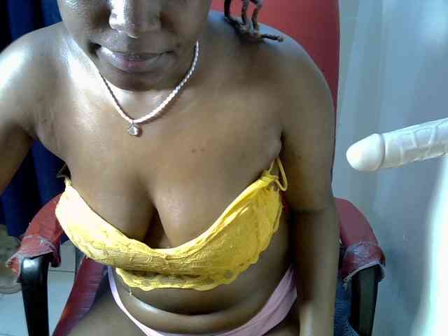 Prettymischy webcam