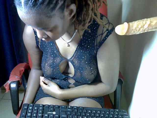Prettymischy webcam