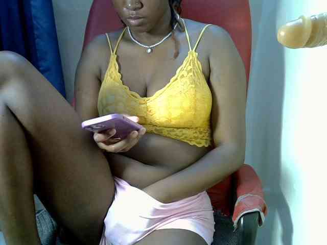 Prettymischy webcam
