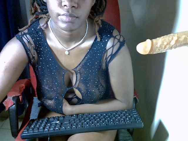 Prettymischy webcam