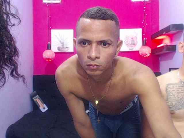 Modelo: hornyroom