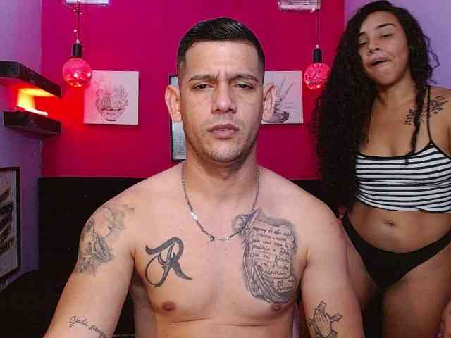 Ten model jest teraz na żywo. hornyroom