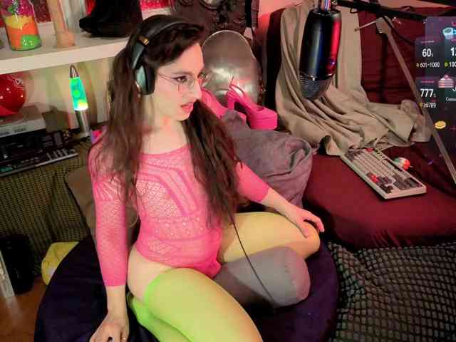 Zesty-Peach Sex Cam Show