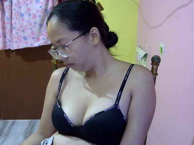 MystiqueMiss webcam