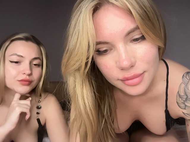 VelvetTwins's BongaCams show and profile