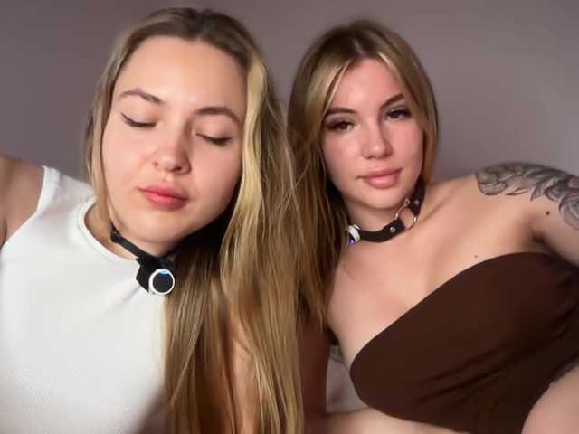  VelvetTwins chat room