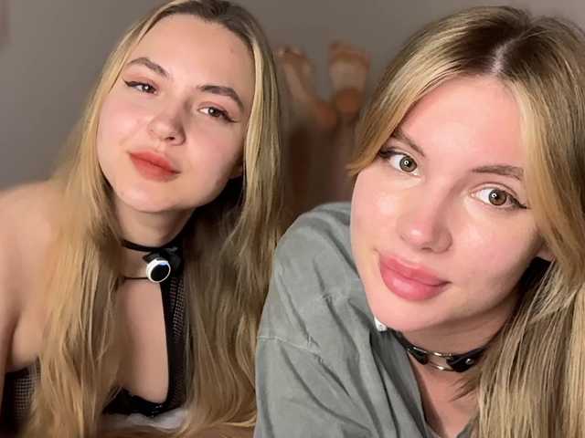 VelvetTwins's BongaCams show and profile