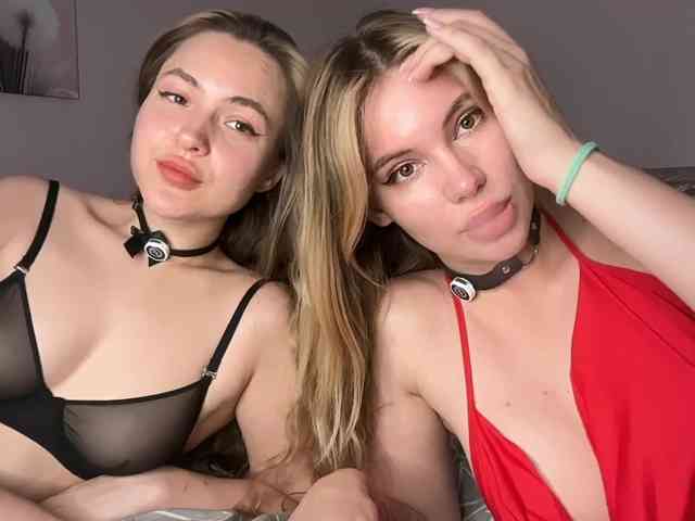 VelvetTwins live show