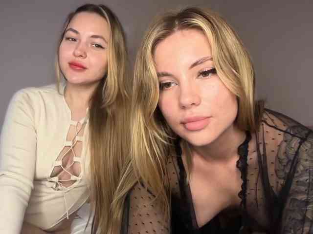 VelvetTwins webcam