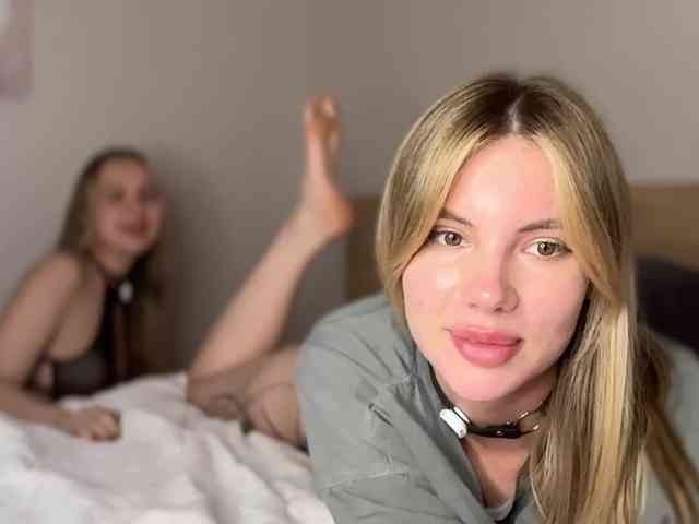 Live stream of VelvetTwins