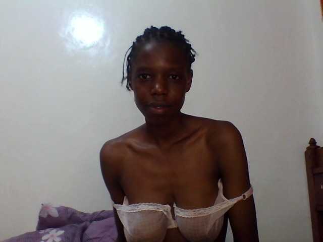 le modèle Sexxybellah6 est en webcam porno dans un show sur le site bongacams, il possède les tags suivants: Ebony,Brunette,Trimmed