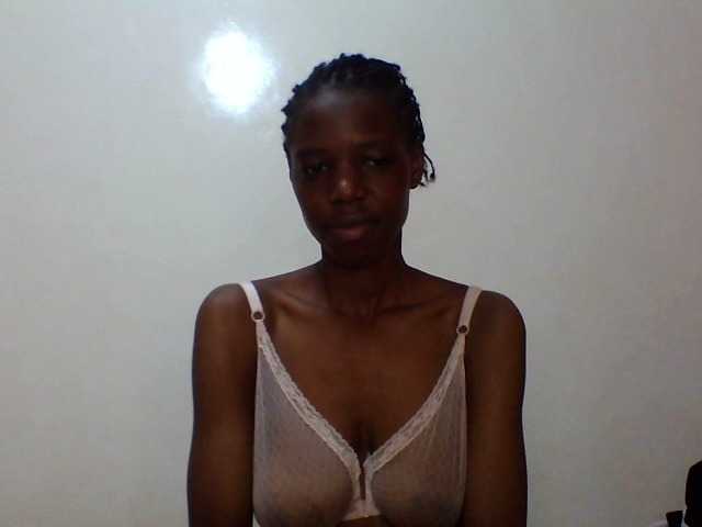 le modèle Sexxybellah6 est en webcam porno dans un show sur le site bongacams, il possède les tags suivants: Ebony,Brunette,Trimmed
