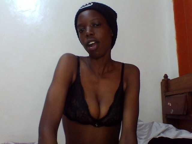 Chat with Sexxybellah6 live cam