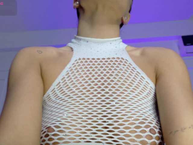 Ladycharm93 live cam on BongaCams