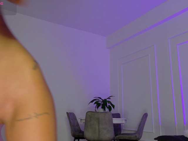 Ladycharm93 live cam on BongaCams