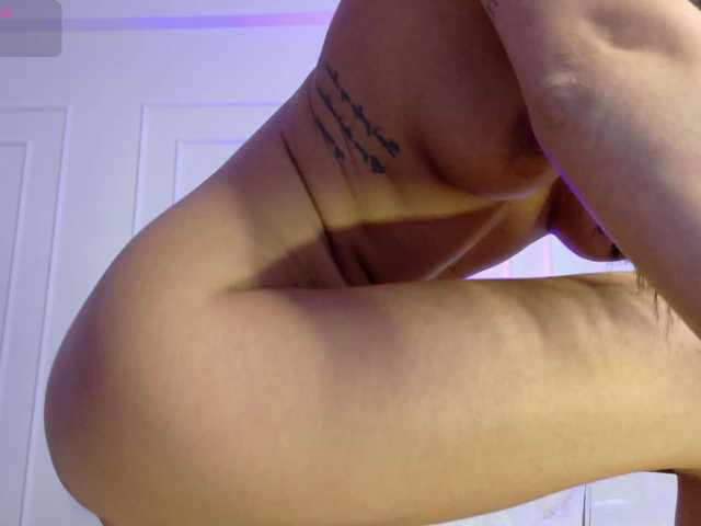 Ladycharm93 live cam on BongaCams