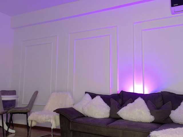 Ladycharm93, live now on BongaCams