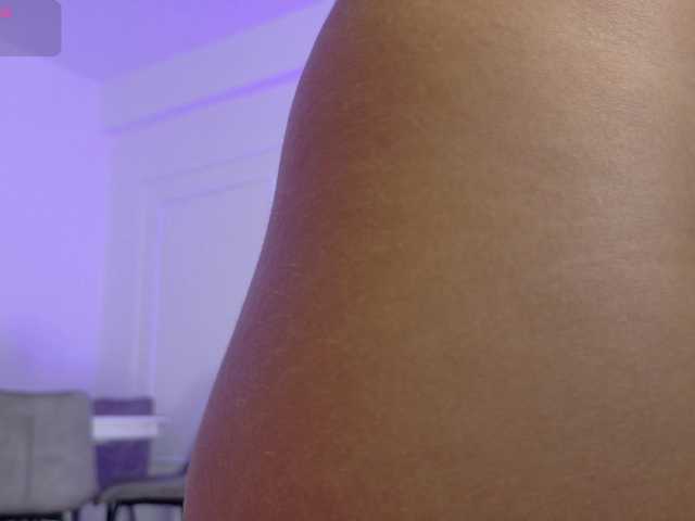 Ladycharm93 live cam on BongaCams