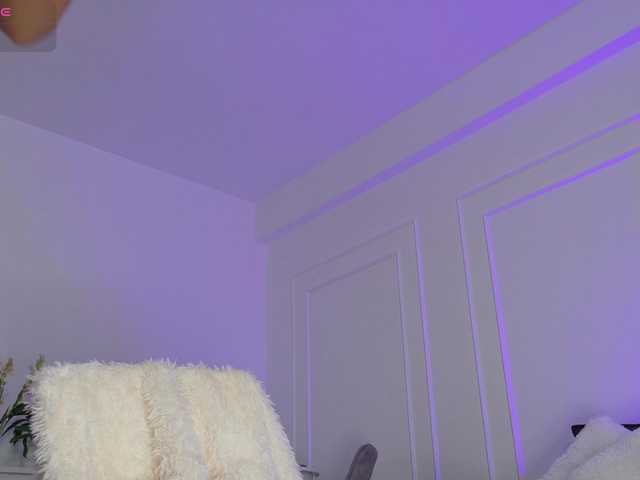 Ladycharm93 live cam on BongaCams