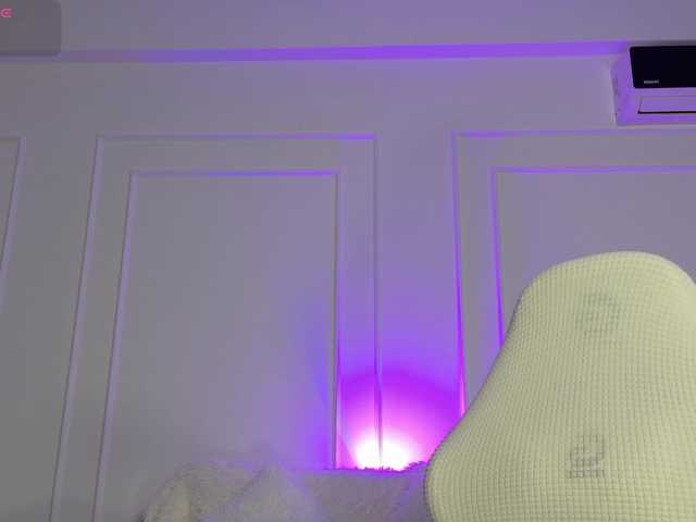Ladycharm93 Live Cam on BongaCams