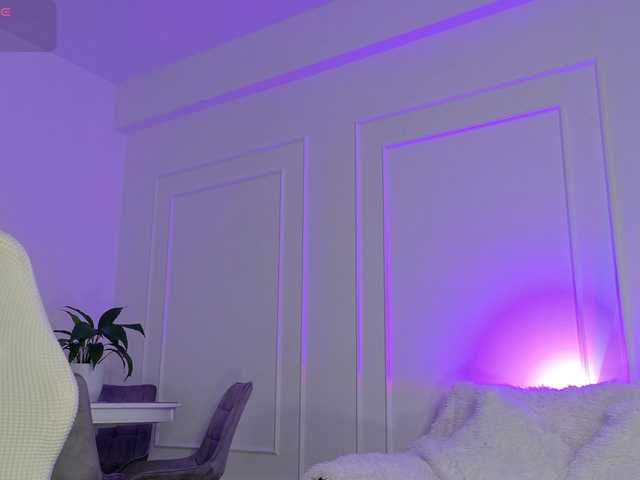 Ladycharm93 live cam on BongaCams