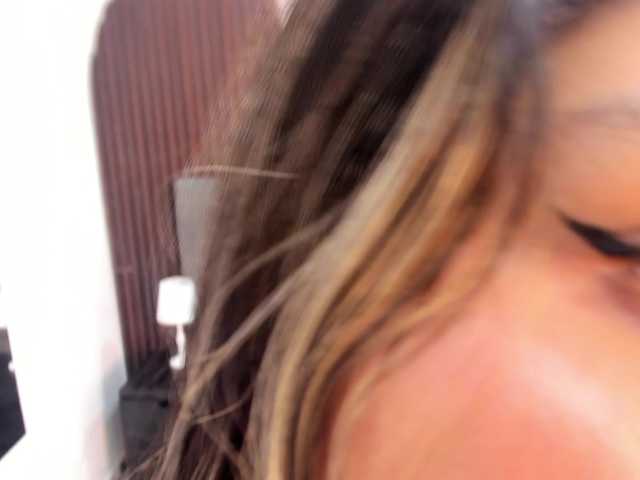 Wondrekloe live cam on BongaCams
