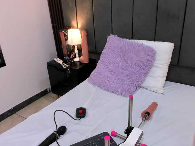 Wondrekloe live cam on BongaCams