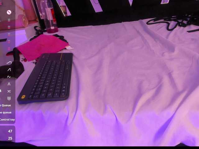 Wondrekloe live cam on BongaCams