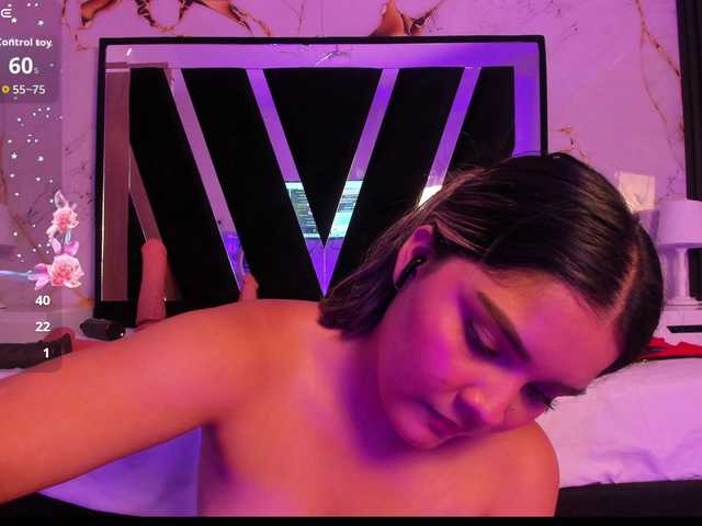 Wonderkloe live webcam show