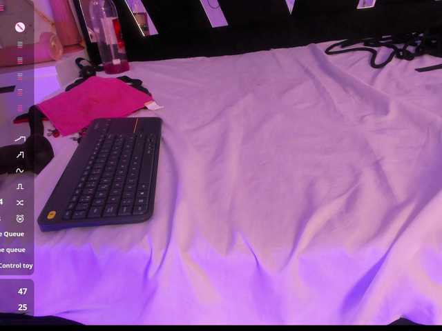Wondrekloe live cam on BongaCams
