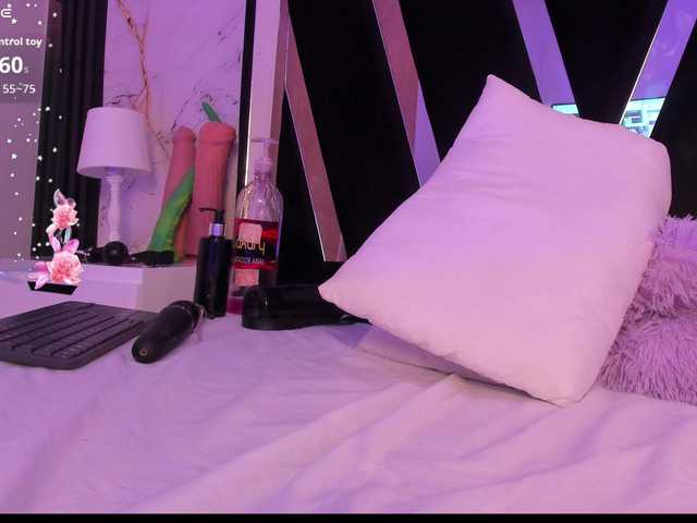 Wondrekloe live cam on BongaCams